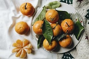 clementines on a plate